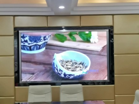 湖北蔡甸區(qū)四小室內(nèi)全彩P1.25安裝調(diào)試完成    尺寸：2.88x1.28m   像素點：1792x1024