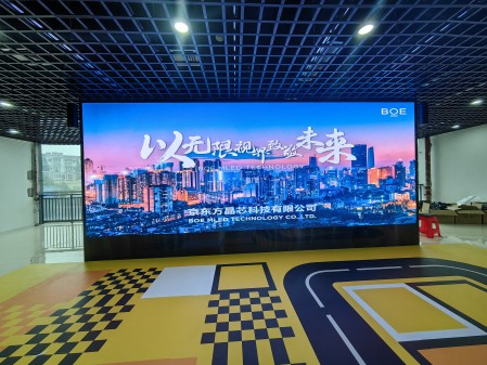 湖北金銀湖p2.5安裝完成   尺寸：6.72×2.56 ；像素點(diǎn)：2688×1024